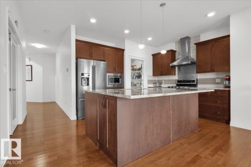 620 42 Street, Edmonton, AB - Indoor Photo Showing Kitchen With Upgraded Kitchen
