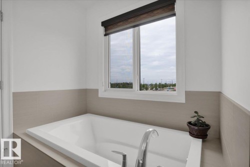 620 42 Street, Edmonton, AB - Indoor Photo Showing Bathroom