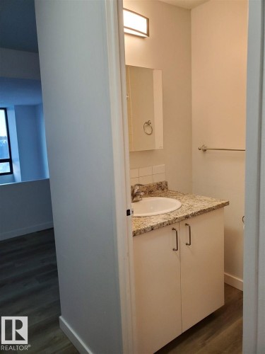 614 10160 114 Street, Edmonton, AB - Indoor Photo Showing Bathroom