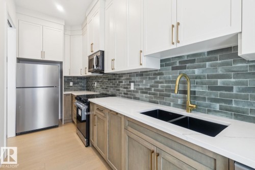 143 25122 Sturgeon Road, Rural Sturgeon County, AB - Indoor Photo Showing Kitchen With Double Sink With Upgraded Kitchen
