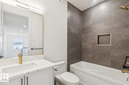 143 25122 Sturgeon Road, Rural Sturgeon County, AB - Indoor Photo Showing Bathroom