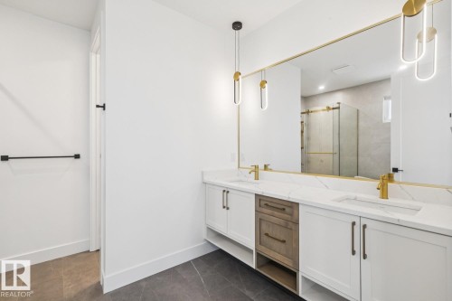 143 25122 Sturgeon Road, Rural Sturgeon County, AB - Indoor Photo Showing Bathroom