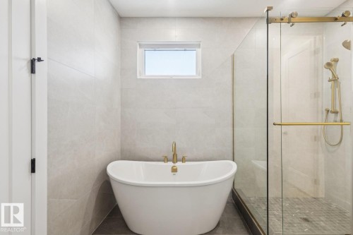 143 25122 Sturgeon Road, Rural Sturgeon County, AB - Indoor Photo Showing Bathroom