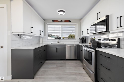 6304 94A Avenue, Edmonton, AB - Indoor Photo Showing Kitchen