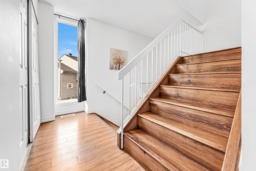 5344 38A Avenue, Edmonton, AB - Indoor Photo Showing Other Room