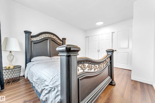 5344 38A Avenue, Edmonton, AB - Indoor Photo Showing Other Room