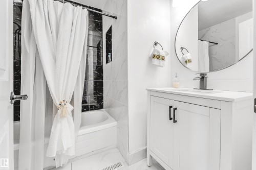 5344 38A Avenue, Edmonton, AB - Indoor Photo Showing Bathroom