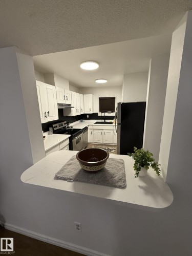 5344 38A Avenue, Edmonton, AB - Indoor Photo Showing Kitchen