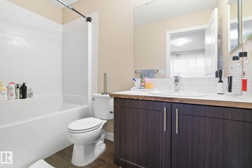 5048 Andison Close, Edmonton, AB - Indoor Photo Showing Bathroom
