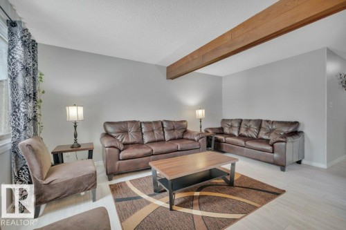 322 Willow Court, Edmonton, AB - Indoor Photo Showing Living Room
