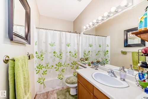 14 Linkside Place, Spruce Grove, AB - Indoor Photo Showing Bathroom