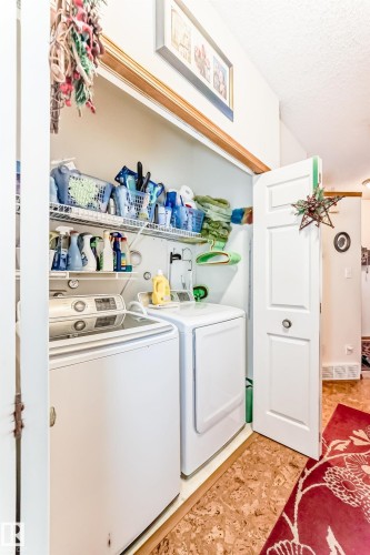 14 Linkside Place, Spruce Grove, AB - Indoor Photo Showing Laundry Room