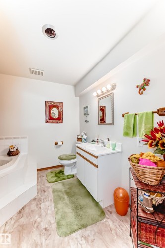 14 Linkside Place, Spruce Grove, AB - Indoor Photo Showing Bathroom