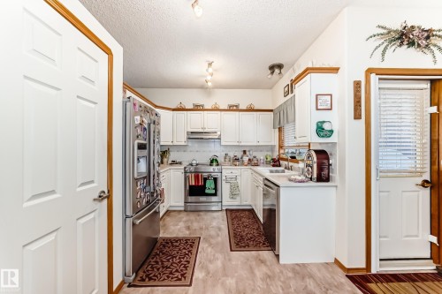 14 Linkside Place, Spruce Grove, AB - Indoor Photo Showing Kitchen