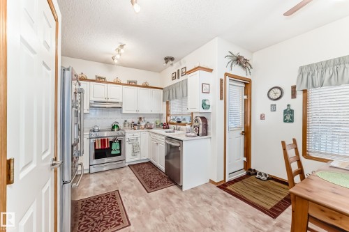 14 Linkside Place, Spruce Grove, AB - Indoor Photo Showing Kitchen