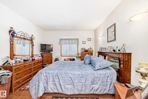 14 Linkside Place, Spruce Grove, AB - Indoor Photo Showing Bedroom