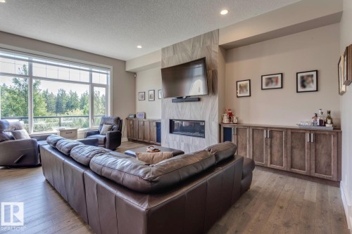19 20425 93 Avenue, Edmonton, AB - Indoor Photo Showing Living Room With Fireplace