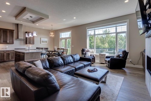 19 20425 93 Avenue, Edmonton, AB - Indoor Photo Showing Living Room