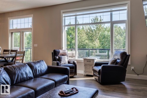 19 20425 93 Avenue, Edmonton, AB - Indoor Photo Showing Living Room