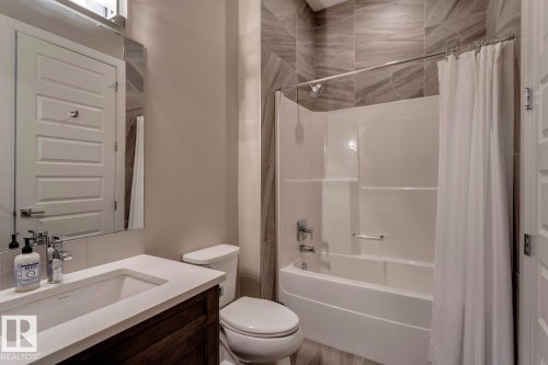 19 20425 93 Avenue, Edmonton, AB - Indoor Photo Showing Bathroom