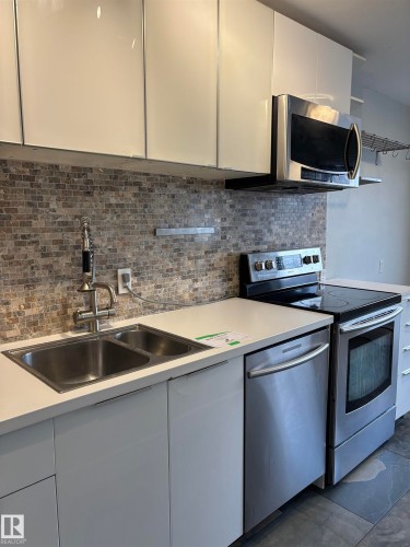 24 8406 104 Street, Edmonton, AB - Indoor Photo Showing Kitchen With Double Sink