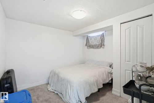 9550 128 Avenue, Edmonton, AB - Indoor Photo Showing Bedroom