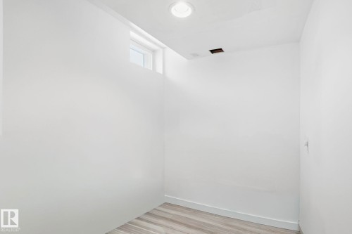 9550 128 Avenue, Edmonton, AB - Indoor Photo Showing Other Room