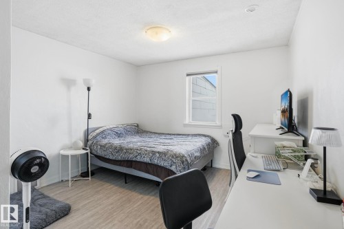 9550 128 Avenue, Edmonton, AB - Indoor Photo Showing Bedroom