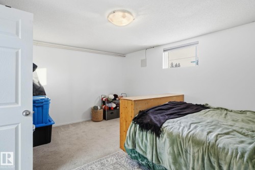 9550 128 Avenue, Edmonton, AB - Indoor Photo Showing Bedroom