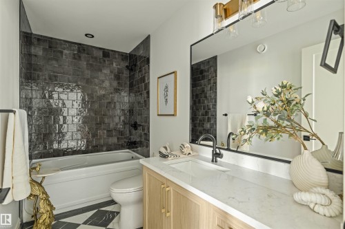 3304 Chickadee Drive Nw, Edmonton, AB - Indoor Photo Showing Bathroom