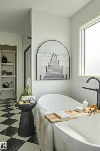 3304 Chickadee Drive Nw, Edmonton, AB - Indoor