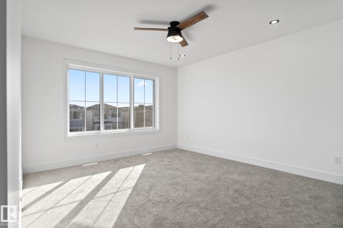 326 32 Avenue, Edmonton, AB - Indoor Photo Showing Other Room