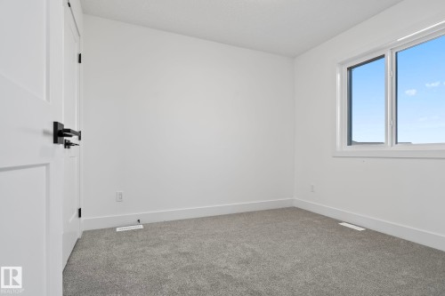 326 32 Avenue, Edmonton, AB - Indoor Photo Showing Other Room