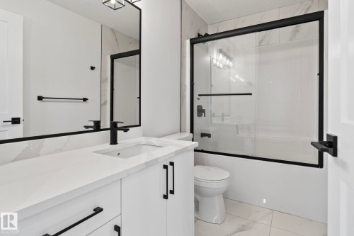 326 32 Avenue, Edmonton, AB - Indoor Photo Showing Bathroom