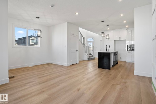 326 32 Avenue, Edmonton, AB - Indoor