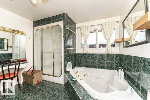 16614 105 Avenue, Edmonton, AB - Indoor Photo Showing Bathroom