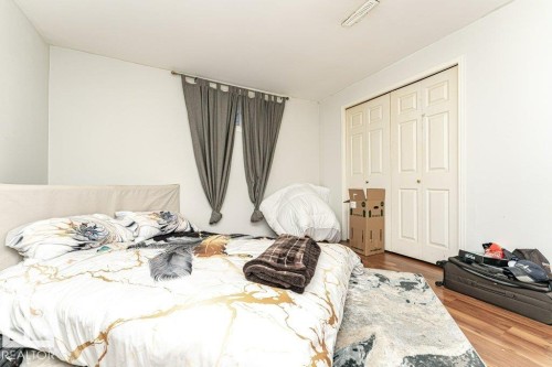 16614 105 Avenue, Edmonton, AB - Indoor Photo Showing Bedroom