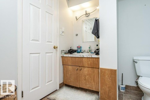 16614 105 Avenue, Edmonton, AB - Indoor Photo Showing Bathroom