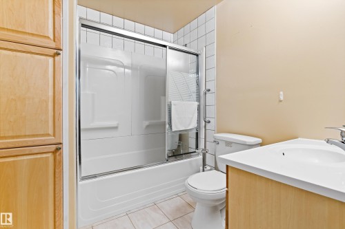 20432 50 Avenue, Edmonton, AB - Indoor Photo Showing Bathroom