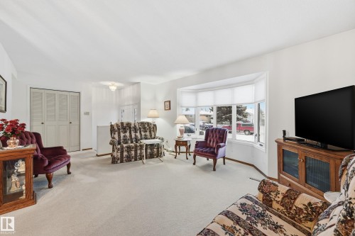 15103 73 Street, Edmonton, AB - Indoor Photo Showing Living Room