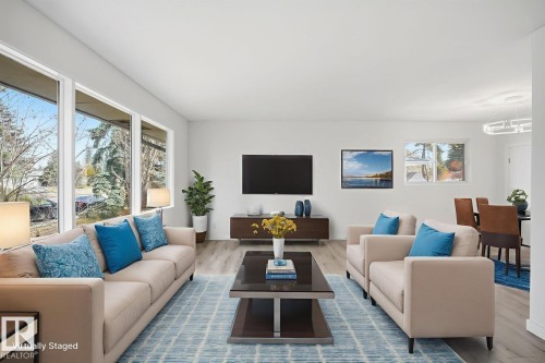 14719 87 Avenue, Edmonton, AB - Indoor Photo Showing Living Room