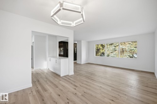 14719 87 Avenue, Edmonton, AB - Indoor Photo Showing Living Room