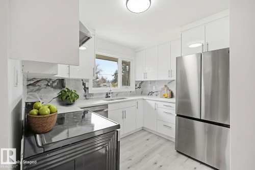 14719 87 Avenue, Edmonton, AB - Indoor Photo Showing Kitchen