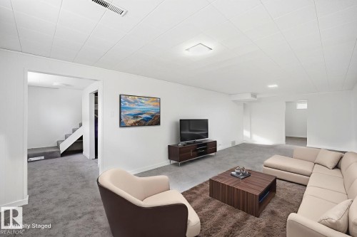 14719 87 Avenue, Edmonton, AB - Indoor Photo Showing Living Room