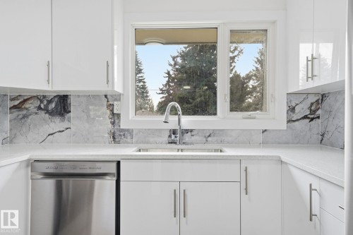 14719 87 Avenue, Edmonton, AB - Indoor Photo Showing Kitchen