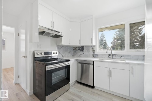 14719 87 Avenue, Edmonton, AB - Indoor Photo Showing Kitchen