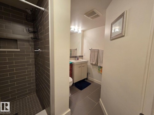 12410 120 Avenue, Edmonton, AB - Indoor Photo Showing Bathroom