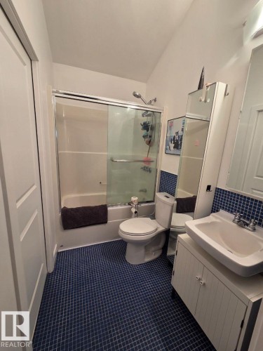 12410 120 Avenue, Edmonton, AB - Indoor Photo Showing Bathroom