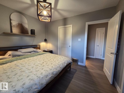 12410 120 Avenue, Edmonton, AB - Indoor Photo Showing Bedroom