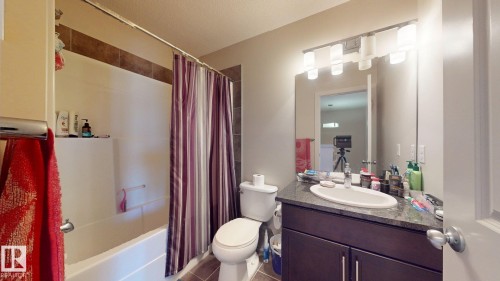 2917 16 A Avenue, Edmonton, AB - Indoor Photo Showing Bathroom